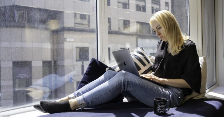 How to align sales and marketing for better B2B lead conversion rates